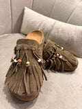 Sabot in camoscio con frange Ovye