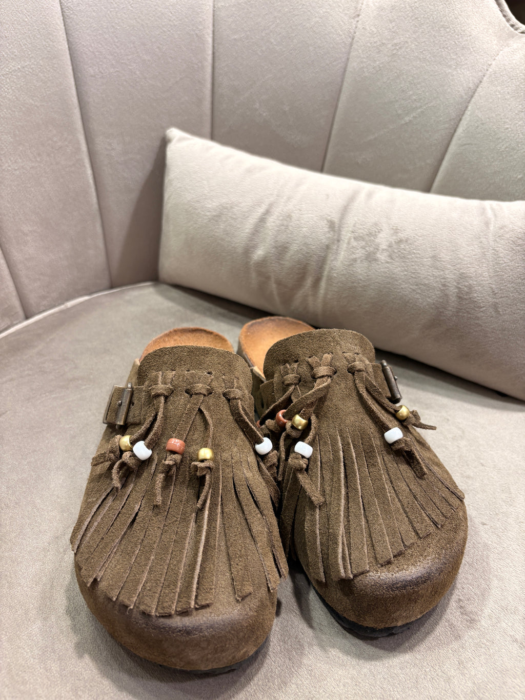 Sabot in camoscio con frange Ovye
