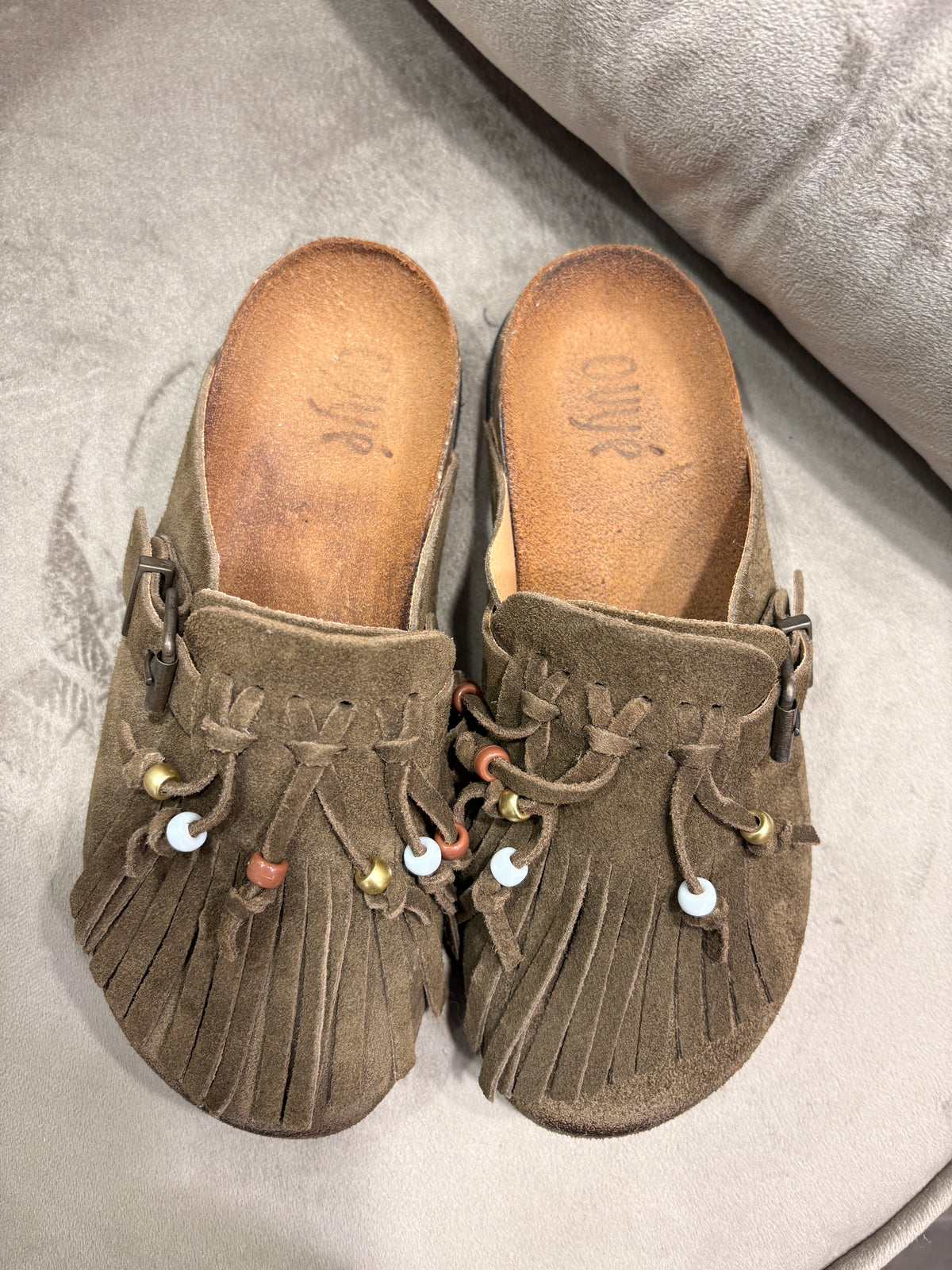 Sabot in camoscio con frange Ovye